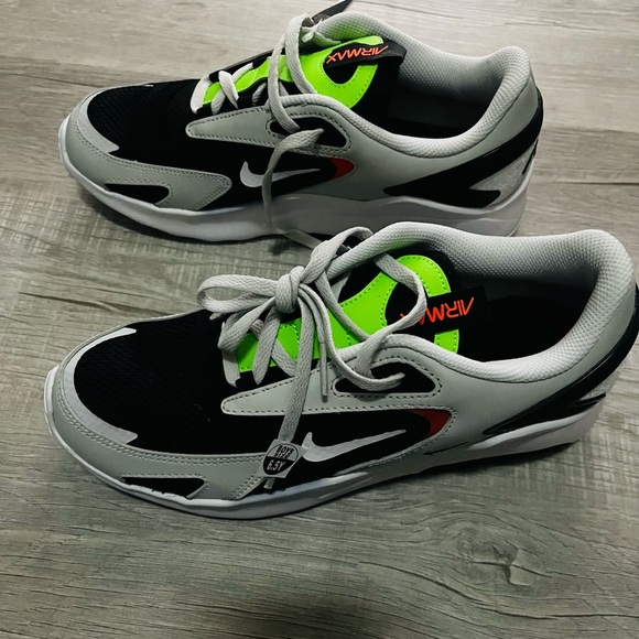 Nike air max bolt (gs) boys 6.5. Will also fit women’s size 8 - Picture 3 of 4